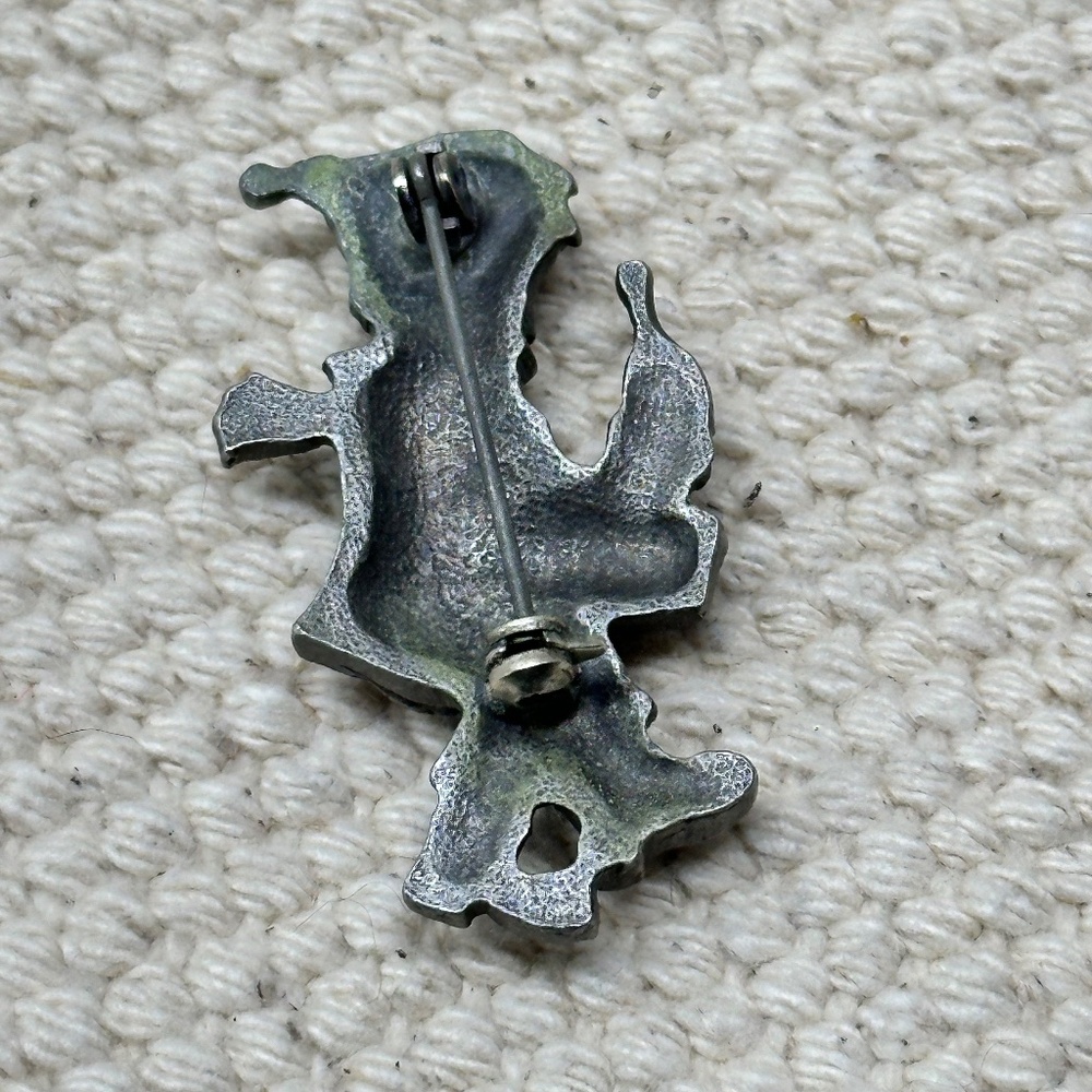 4 costume jewelry pins, Camel, Apple, Drummer, Fish - Picture 7 of 10